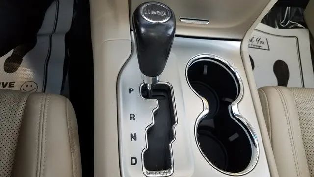 2011 Jeep Grand Cherokee - Image 12