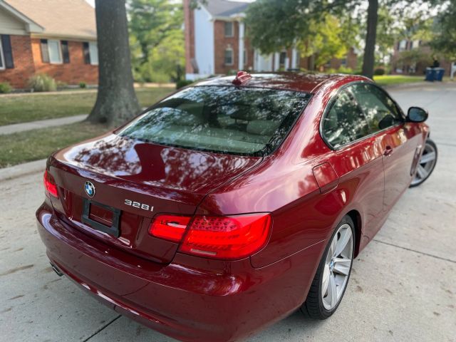 2011 Bmw 3 Series - Image 5