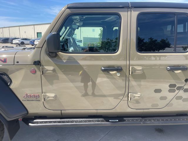 2020 Jeep Gladiator - Image 32