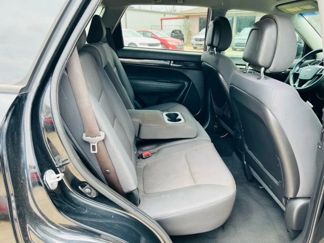 2011 Kia Sorento - Image 13
