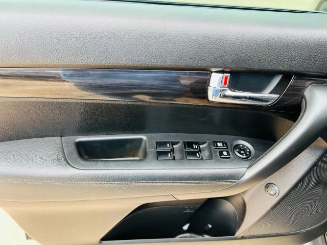 2011 Kia Sorento - Image 9