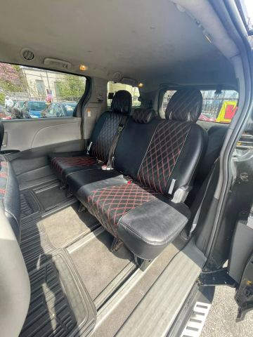 2018 Toyota Sienna L Minivan 4d - Image 12