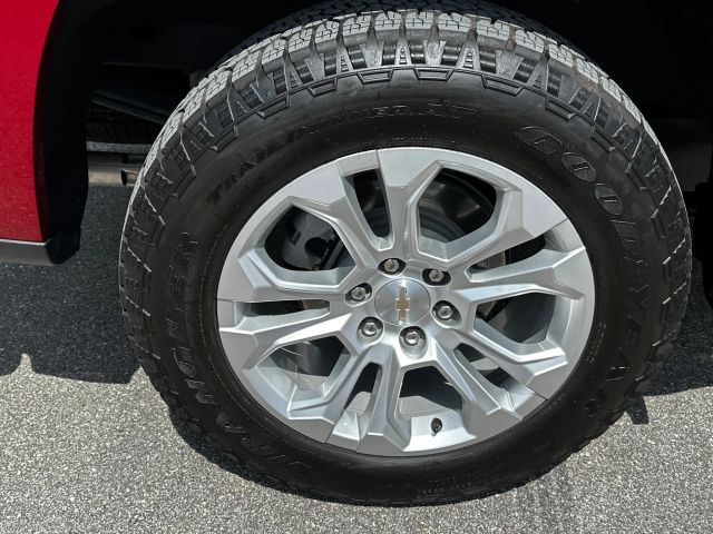 2023 Chevrolet Silverado 1500 Crew Cab - Image 12