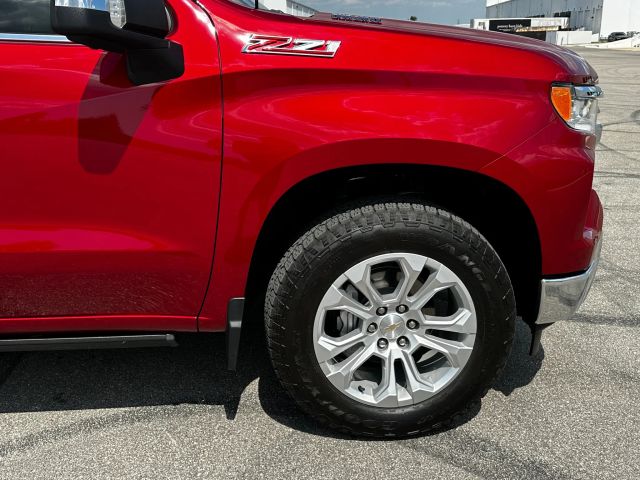 2023 Chevrolet Silverado 1500 Crew Cab - Image 10