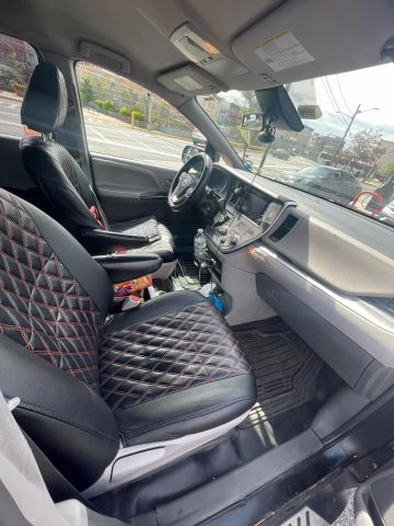 2018 Toyota Sienna L Minivan 4d - Image 13
