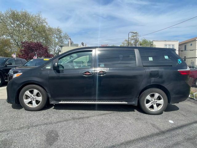 2018 Toyota Sienna L Minivan 4d - Image 7
