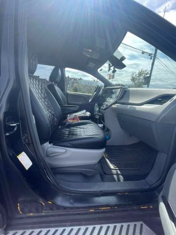 2018 Toyota Sienna L Minivan 4d - Image 14