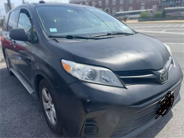 2018 Toyota Sienna L Minivan 4d - Image 1