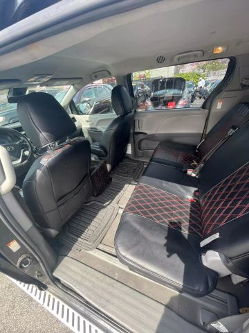 2018 Toyota Sienna L Minivan 4d - Image 11