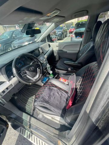 2018 Toyota Sienna L Minivan 4d - Image 9