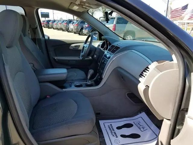 2011 Chevrolet Traverse - Image 6