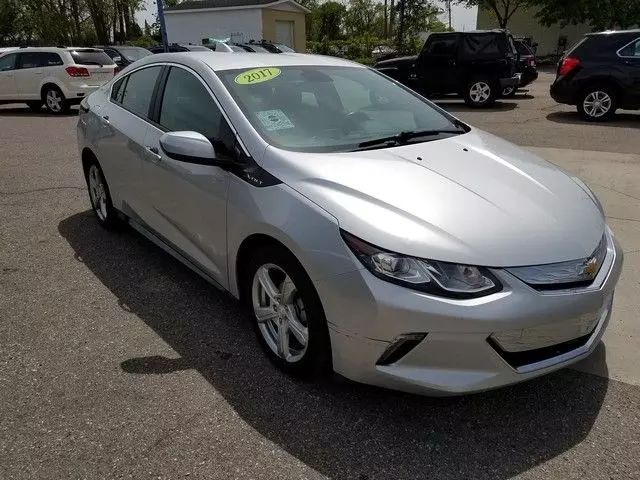 2017 Chevrolet Volt - Image 4