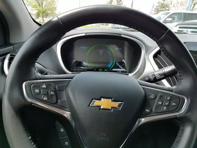 2017 Chevrolet Volt - Image 12