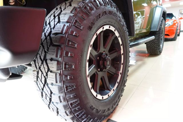 2010 Jeep Wrangler - Image 15