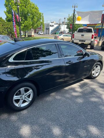 2018 Chevrolet Malibu Ls Sedan 4d - Image 4