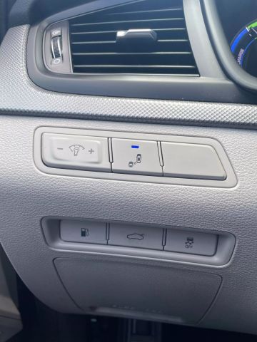 2018 Hyundai Sonata Hybrid Se Sedan 4d - Image 15