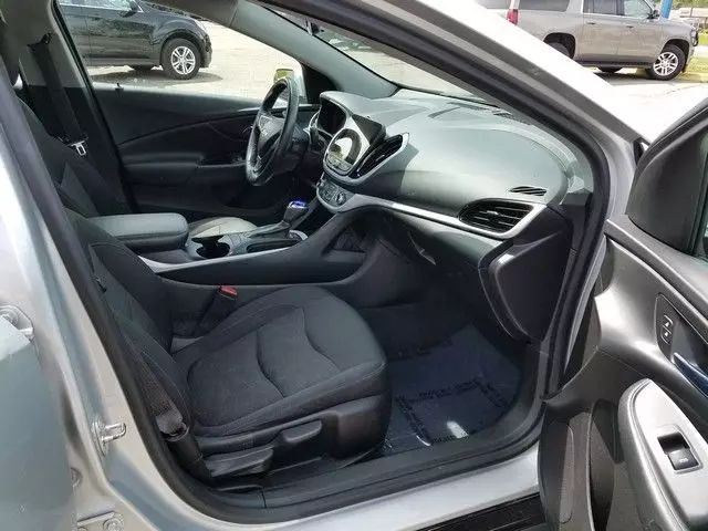 2017 Chevrolet Volt - Image 7