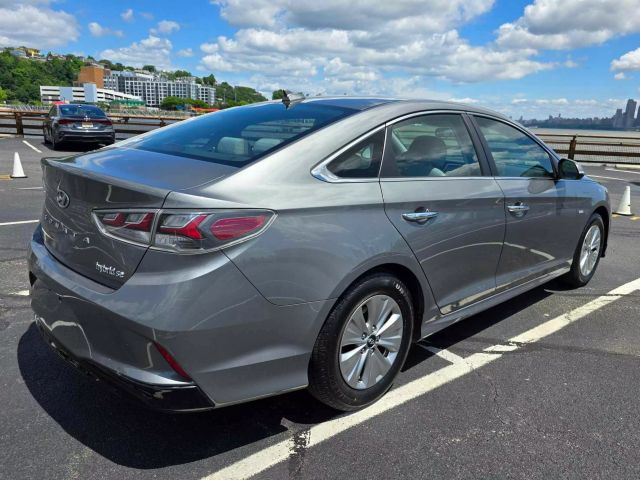 2018 Hyundai Sonata Hybrid Se Sedan 4d - Image 4