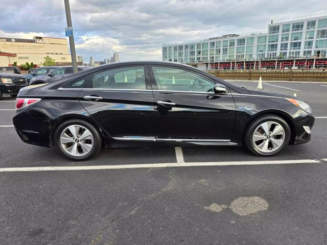 2012 Hyundai Sonata Hybrid Sedan 4d - Image 7