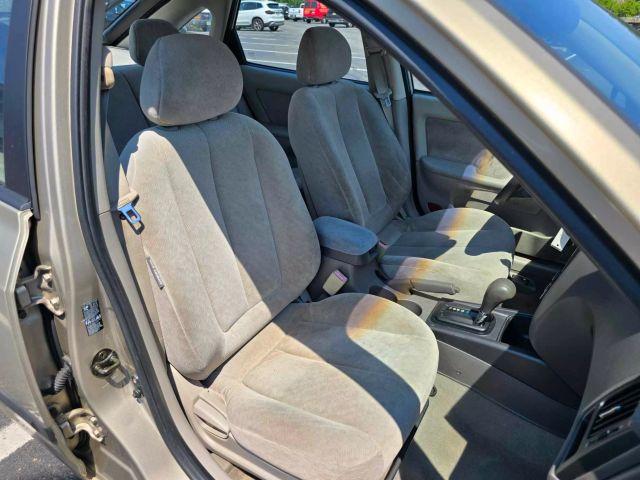 2005 Hyundai Elantra Gt Hatchback 4d - Image 14