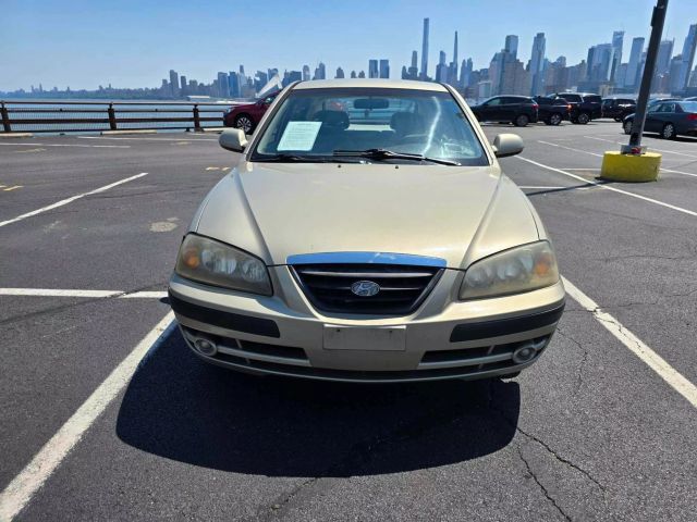 2005 Hyundai Elantra Gt Hatchback 4d - Image 3
