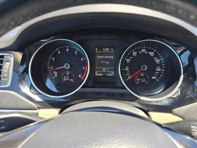 2016 Volkswagen Jetta 1.8t Sel Premium Sedan 4d - Image 23