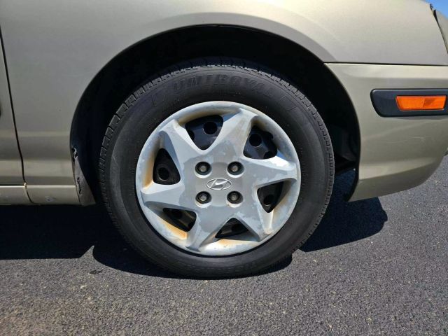2005 Hyundai Elantra Gt Hatchback 4d - Image 23