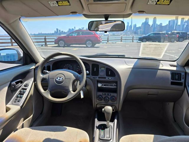 2005 Hyundai Elantra Gt Hatchback 4d - Image 17