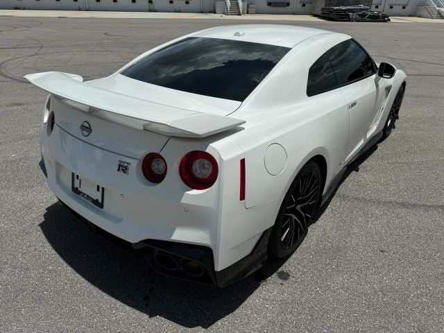 2024 Nissan Gt-r - Image 13