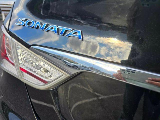 2012 Hyundai Sonata Hybrid Sedan 4d - Image 13