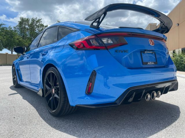 2023 Honda Civic Type R - Image 25