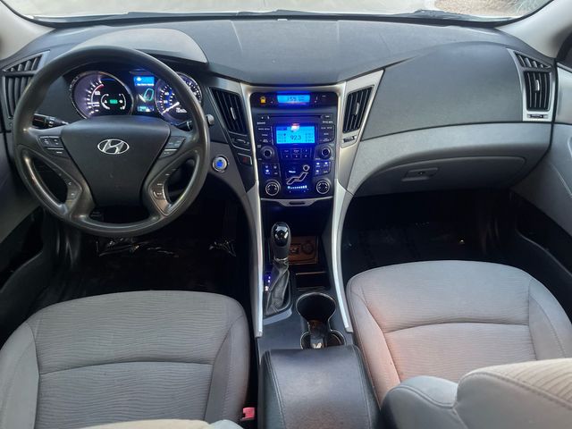 2012 Hyundai Sonata - Image 17