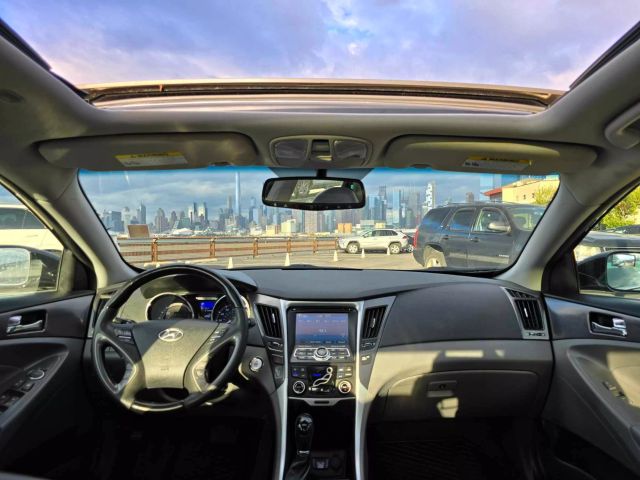 2012 Hyundai Sonata Hybrid Sedan 4d - Image 28