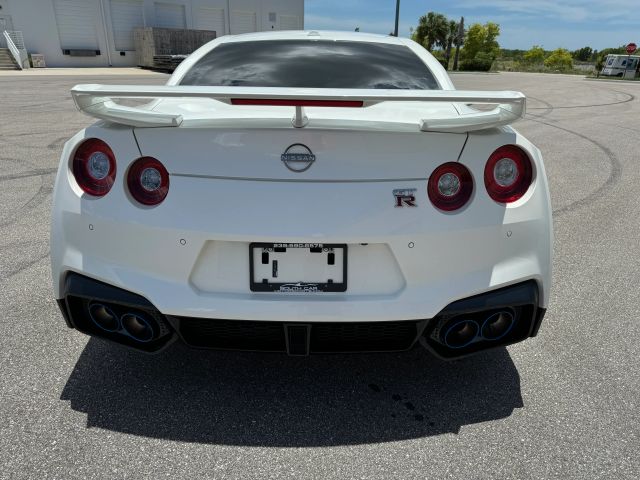 2024 Nissan Gt-r - Image 17