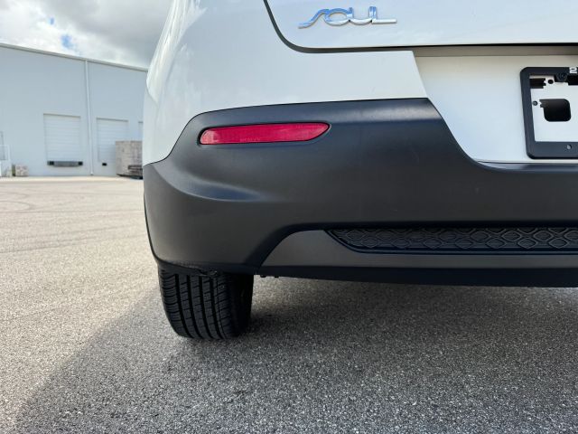 2021 Kia Soul - Image 22