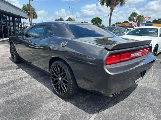 2013 Dodge Challenger Sxt Plus Coupe 2d - Image 4