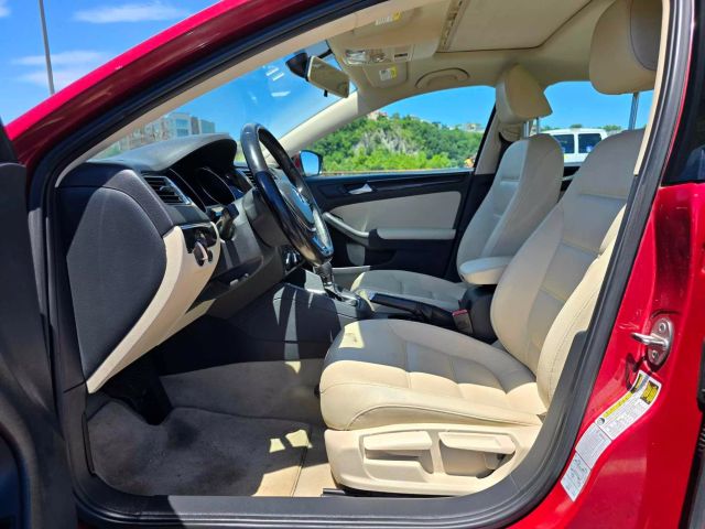 2016 Volkswagen Jetta 1.8t Sel Premium Sedan 4d - Image 14