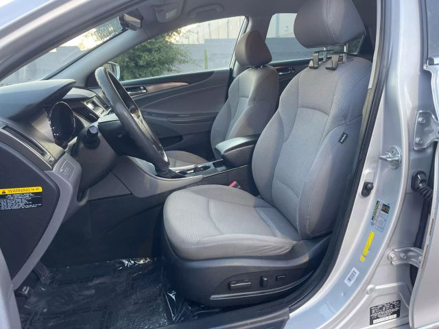 2012 Hyundai Sonata - Image 10