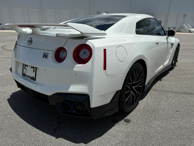 2024 Nissan Gt-r - Image 12