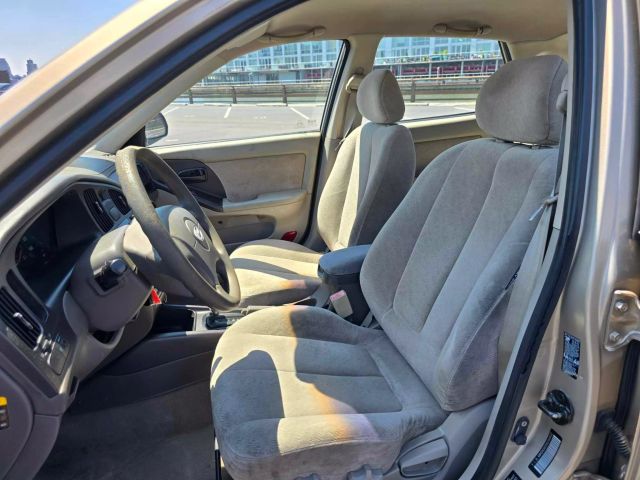 2005 Hyundai Elantra Gt Hatchback 4d - Image 12