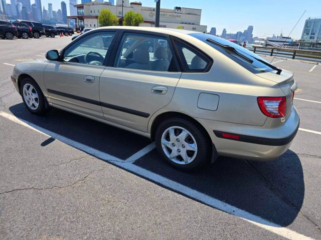 2005 Hyundai Elantra Gt Hatchback 4d - Image 4