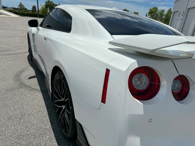 2024 Nissan Gt-r - Image 25