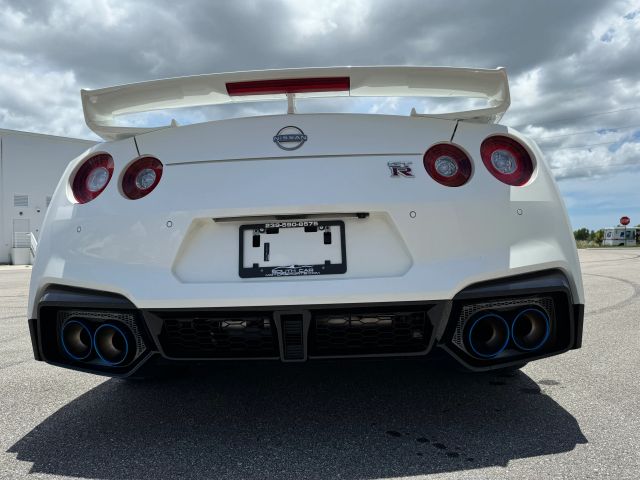 2024 Nissan Gt-r - Image 16