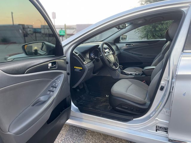 2012 Hyundai Sonata - Image 14