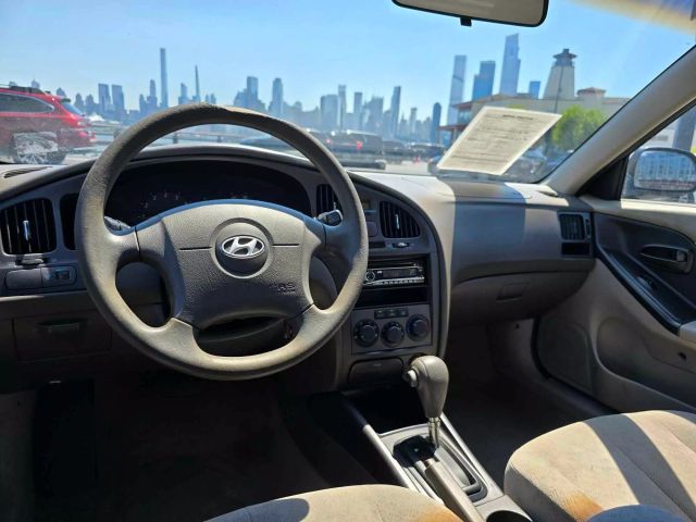 2005 Hyundai Elantra Gt Hatchback 4d - Image 18
