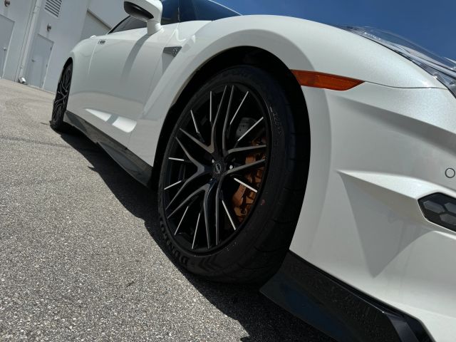 2024 Nissan Gt-r - Image 5