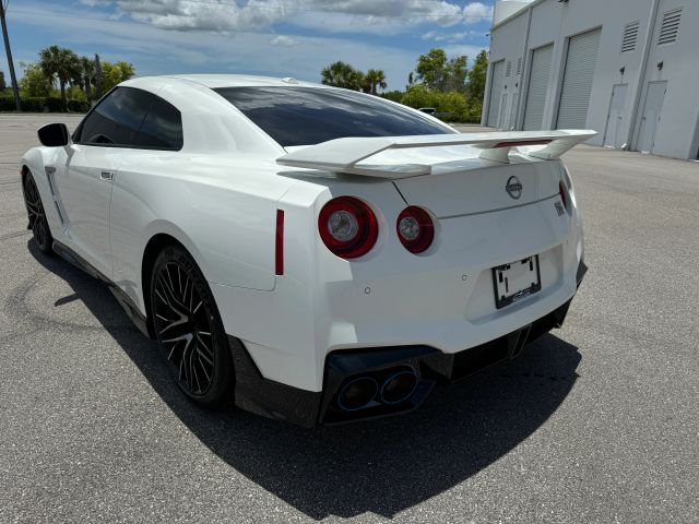 2024 Nissan Gt-r - Image 23