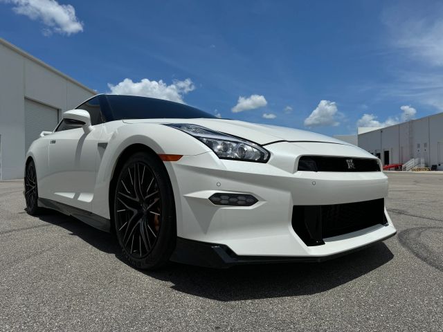 2024 Nissan Gt-r - Image 1
