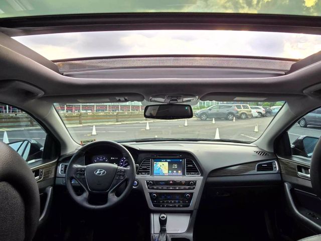 2015 Hyundai Sonata Limited Sedan 4d - Image 14