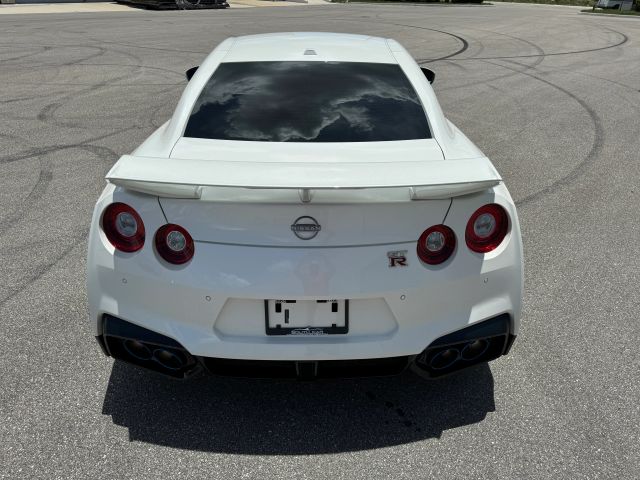 2024 Nissan Gt-r - Image 18
